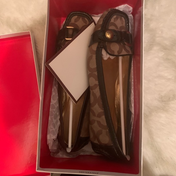 Size 8 coach flats - Picture 4 of 4